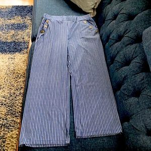 Robert Lewis never worn size L